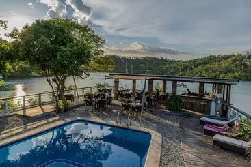 Edgewater Dive & Spa Resort