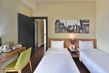 Whiz Prime Hotel Khatib Sulaiman Padang