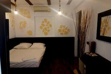 تختخواب و صبحانه Mpoint Motel