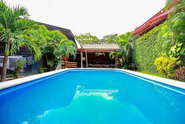 צימר Tamarindo Inn