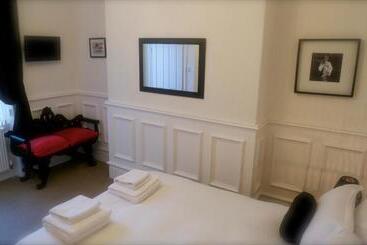 Bed and Breakfast High Tor Guest House