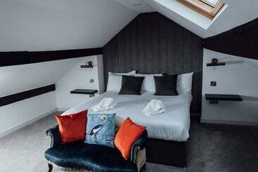 Hotel Arthur S Bar & Accommodation