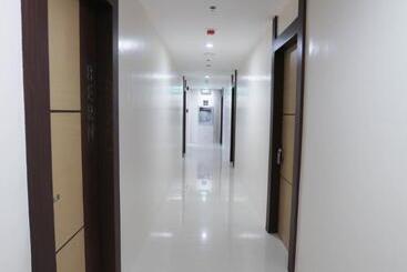 هتل Bed And Bath Serviced Suites