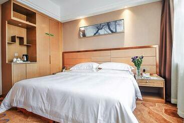 Vienna International Hotel Huhan Jiedaokou