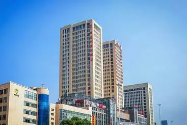 Vienna International Hotel Huhan Jiedaokou
