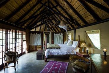 منتجع Monate Game Lodge