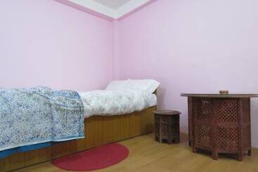 تختخواب و صبحانه Friend S Guest  House