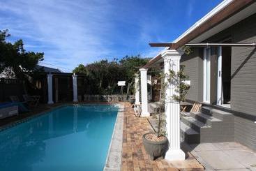 مبيت وإفطار Leo's Den