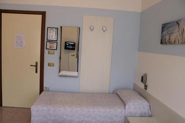 هتل O'scugnizzo 2