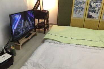 Mk Guest House   Hostel