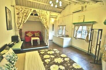 پانسیون Moonriver Hostel