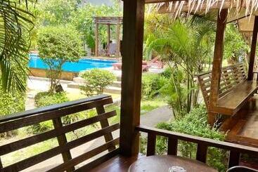 هتل Bora Bora Villa Phuket