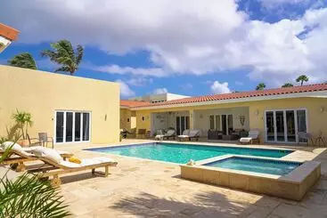 آپارتمان‌های توریست‌ها Arubas Bakval Suites