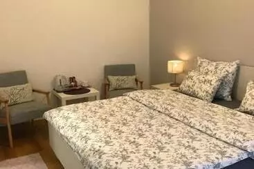 تختخواب و صبحانه Aurelia Rooms