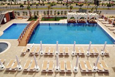 Sey Beach Hotel &spa