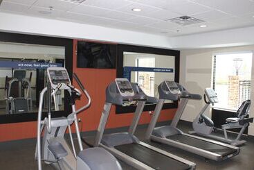 Отель Hampton Inn By Hilton Forsyth