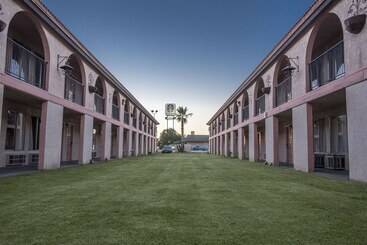 فندق National 9 Inn