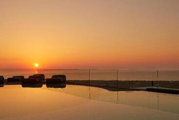 هتل Aperanto Suites