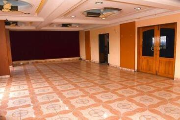 Отель Vishnu Residency