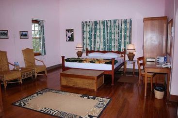 Kandawgyi Hill Resort