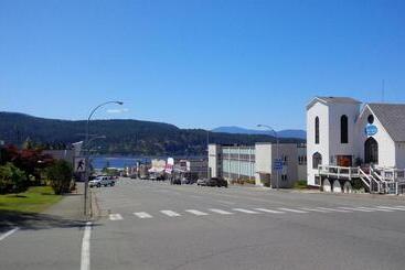 Char's Landing Hostel