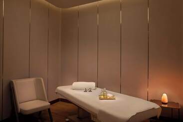 هتل Embassy Suites By Hilton Dubai Business Bay