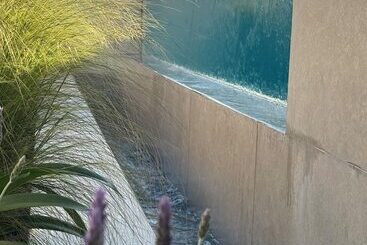 هتل Well And Come Malaga