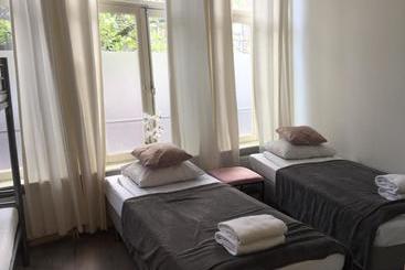 ベッドアンドブレックファースト Amsroom  Females Only