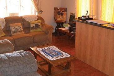 مبيت وإفطار Esme S Guest House