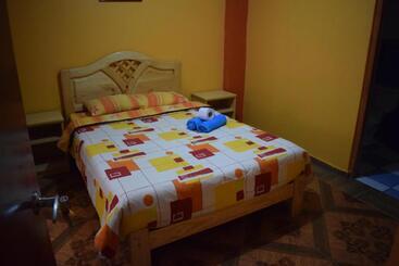 הוסטל Caroline Lodging