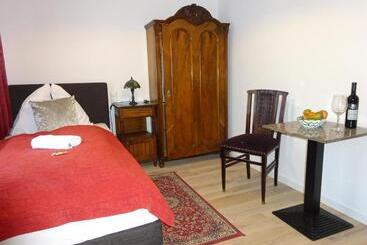 Bed and Breakfast Widhof   Check In Im Hotel Nibelungenhof