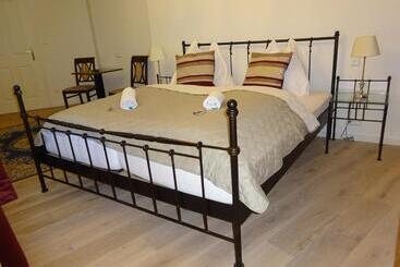 住宿加早餐  Widhof   Check In Im Hotel Nibelungenhof