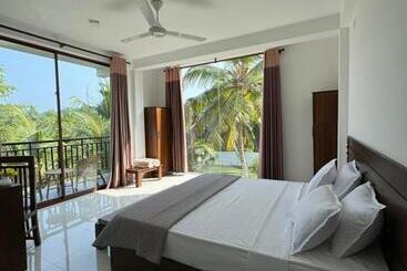 Shades Hotel & Villa