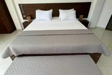 Shades Hotel & Villa
