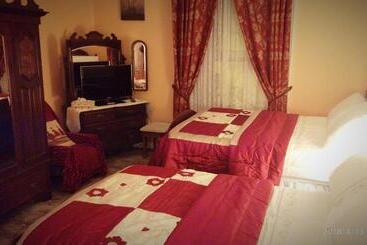 Bed and Breakfast Inishross House