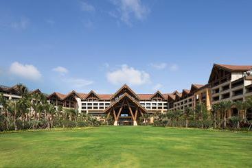 בית מלון כפרי La Fountain & Resort Sanya