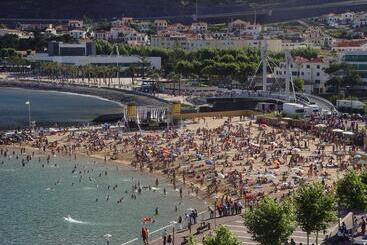 هاستل Modern & Recycled Guest House