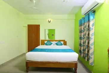 Super Hotel O Thavalakuppam Near Bus Stand
