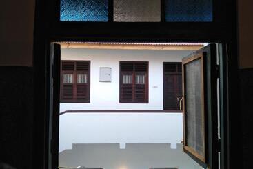 Общежитие Zlife Stone Town