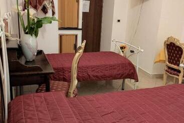 مبيت وإفطار Little Anema & Core