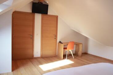 هتل Hôtel   Ferme Du Château D Ahin