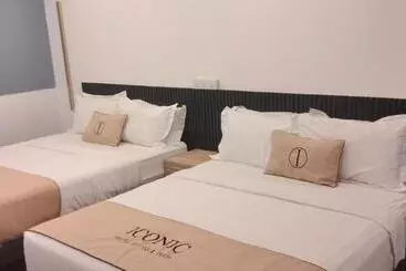 Hotel Iconic Suites & Pods