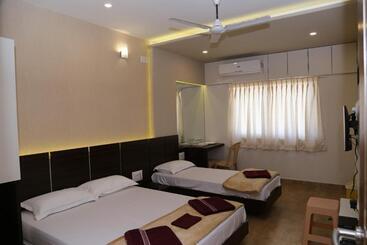 هتل Navaratna Palace