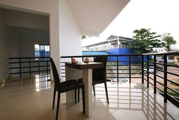 호텔 Oyo 10152 Rail View Residency