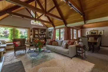 ベッドアンドブレックファースト Omaka Lodge