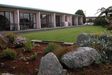 בית מלון כפרי Karamea Village