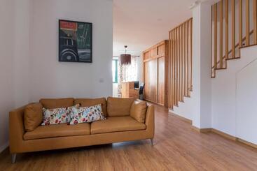 تختخواب و صبحانه H18