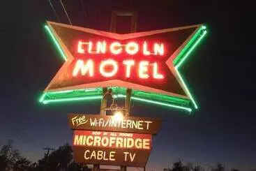 Lincoln Motel
