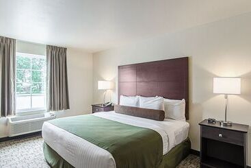 Отель Cobblestone Inn & Suites  Guernsey