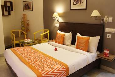 Отель Capital O 2457 Green Lotus